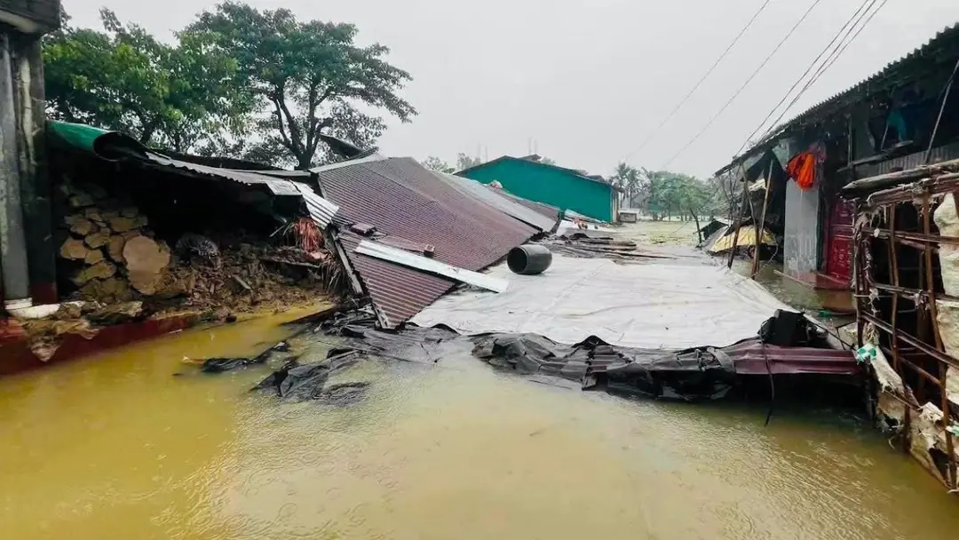 চট্টগ্রামে বন্যায় পানিবন্দি সাড়ে ৪ লাখ মানুষ